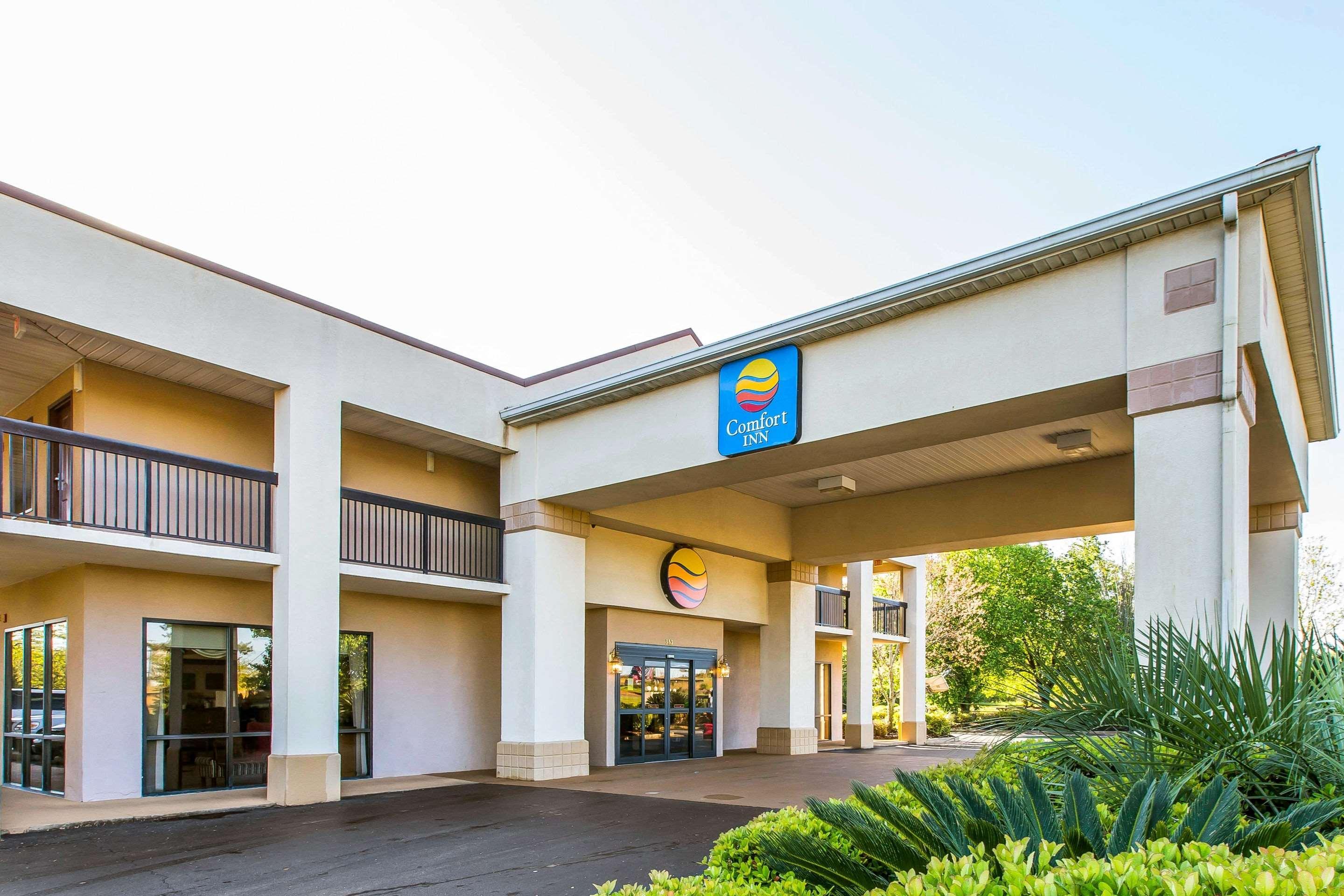 Clarion Pointe Forsyth I-75 Hotel Exterior photo