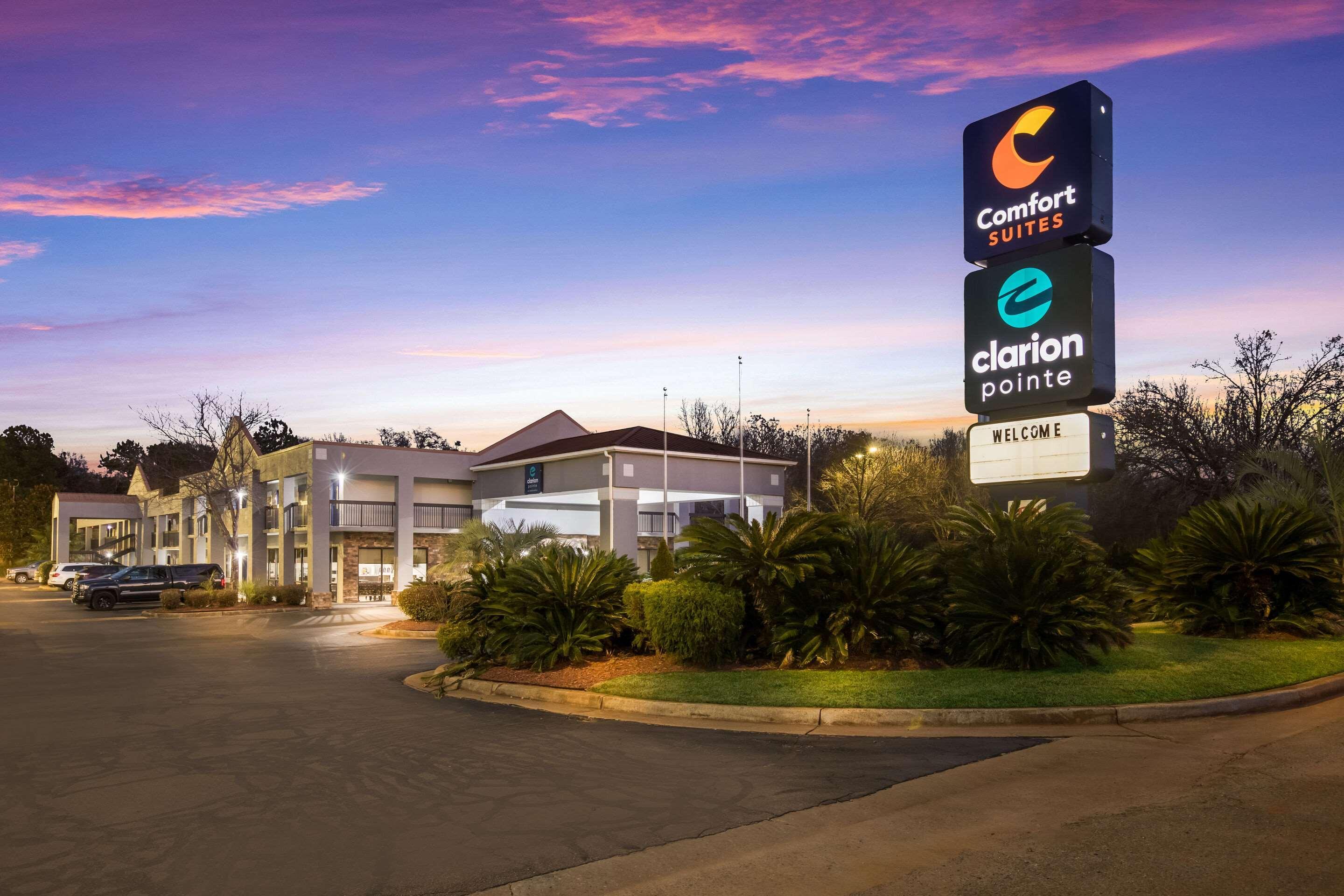 Clarion Pointe Forsyth I-75 Hotel Exterior photo
