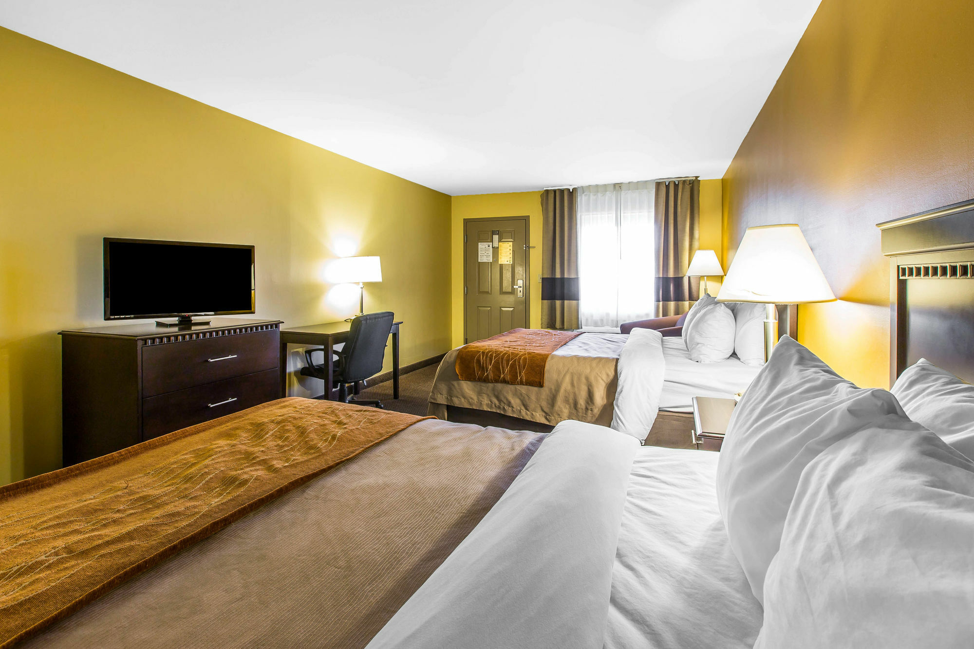 Clarion Pointe Forsyth I-75 Hotel Exterior photo